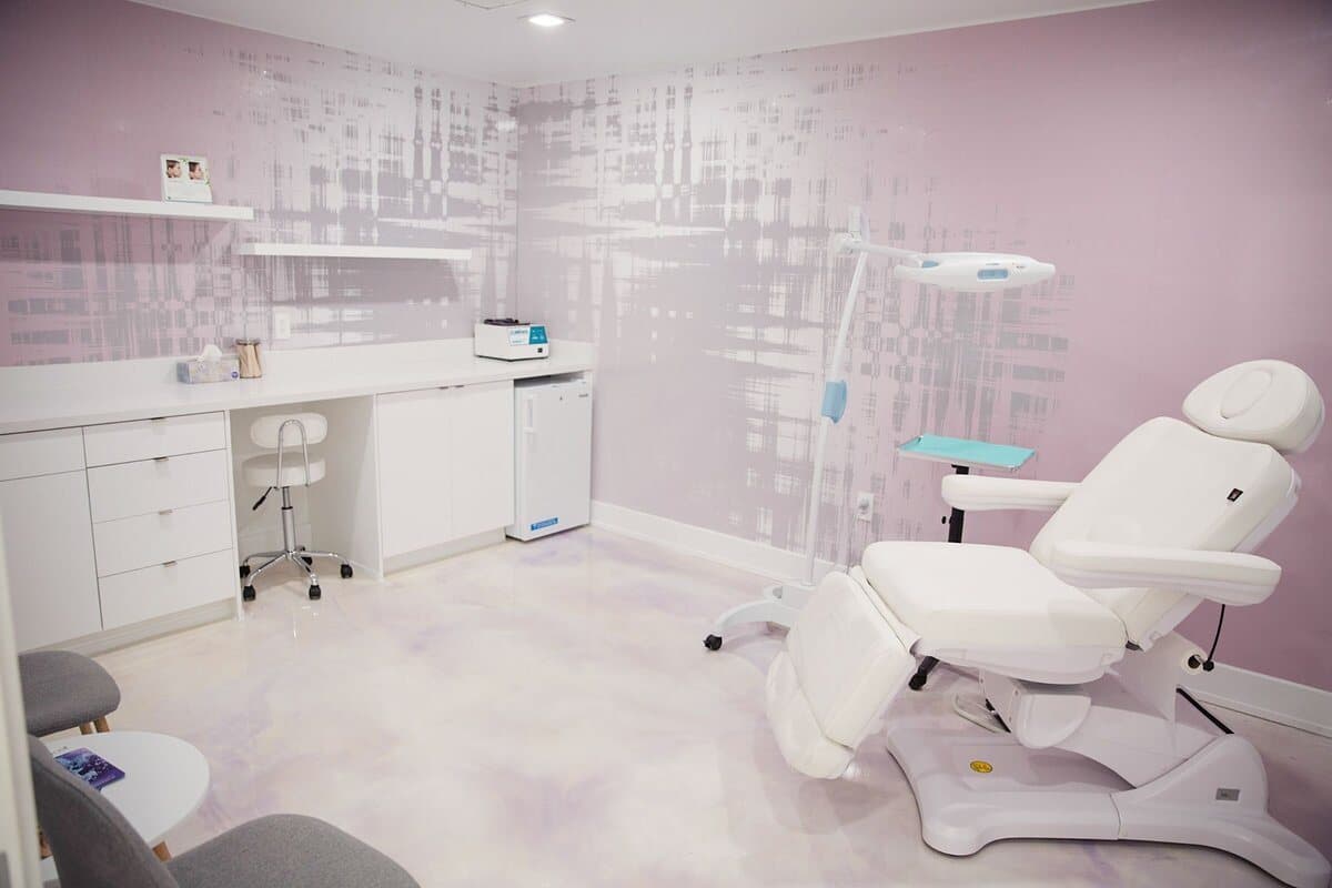 Bright, modern clinical interior with an open reception and waiting area